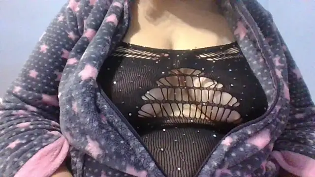 Snapshot of maria38xxx chatting on February 1, 1:44 am maria38xxx online show from February 1, 1:44 am