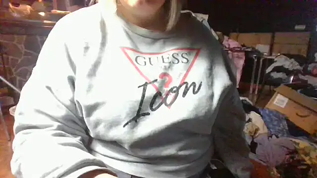 Snapshot of maria38xxx chatting on October 5, 5:00 pm maria38xxx online show from October 5, 5:00 pm