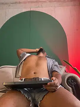 noah jones   online show from April 16, 5:03 pm