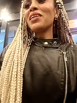 Snapshot of BlairSamy chatting on December 28, 3:37 am BlairSamy online show from December 28, 3:37 am