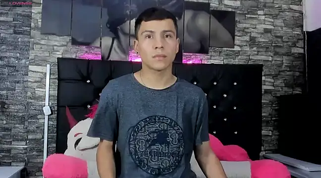 Snapshot of salvadorgomezx chatting on December 12, 7:37 pm salvadorgomezx online show from December 12, 7:37 pm