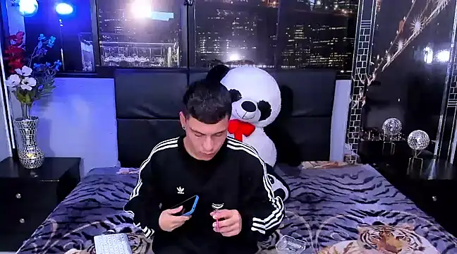 Snapshot of salvadorgomezx chatting on December 13, 1:48 am salvadorgomezx online show from December 13, 1:48 am