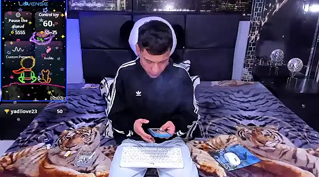 Snapshot of salvadorgomezx chatting on December 13, 6:00 am salvadorgomezx online show from December 13, 6:00 am