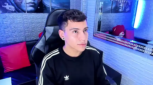 Snapshot of salvadorgomezx chatting on December 15, 10:47 pm salvadorgomezx online show from December 15, 10:47 pm