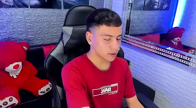 Snapshot of salvadorgomezx chatting on December 20, 9:39 pm salvadorgomezx online show from December 20, 9:39 pm