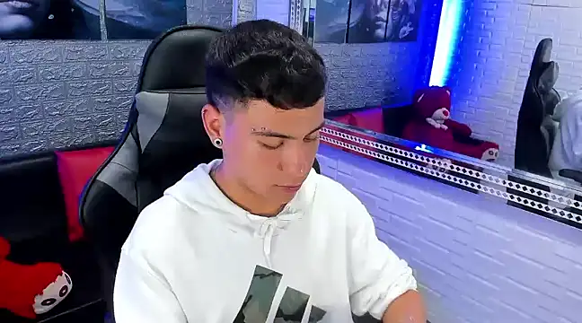 Snapshot of salvadorgomezx chatting on December 21, 11:02 pm salvadorgomezx online show from December 21, 11:02 pm