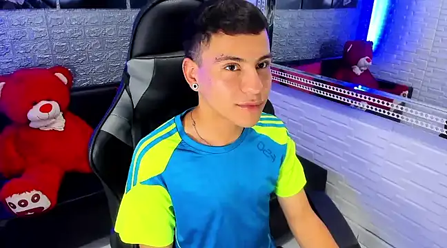 Snapshot of salvadorgomezx chatting on December 27, 12:29 am salvadorgomezx online show from December 27, 12:29 am