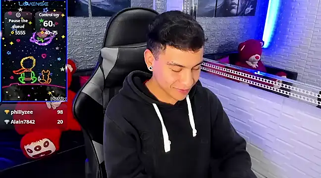 Snapshot of salvadorgomezx chatting on December 28, 2:01 am salvadorgomezx online show from December 28, 2:01 am