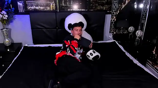 Snapshot of salvadorgomezx chatting on December 28, 10:23 pm salvadorgomezx online show from December 28, 10:23 pm