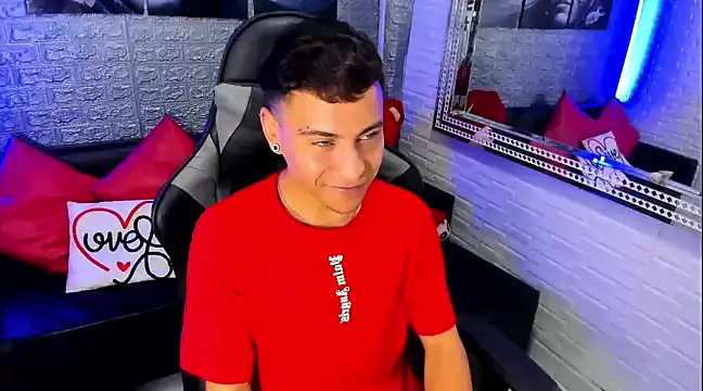 Snapshot of salvadorgomezx chatting on January 4, 12:48 am salvadorgomezx online show from January 4, 12:48 am