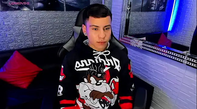 Snapshot of salvadorgomezx chatting on January 6, 4:15 am salvadorgomezx online show from January 6, 4:15 am