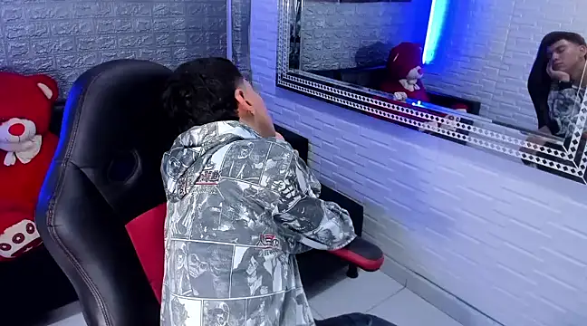 Snapshot of salvadorgomezx chatting on January 24, 9:39 am salvadorgomezx online show from January 24, 9:39 am