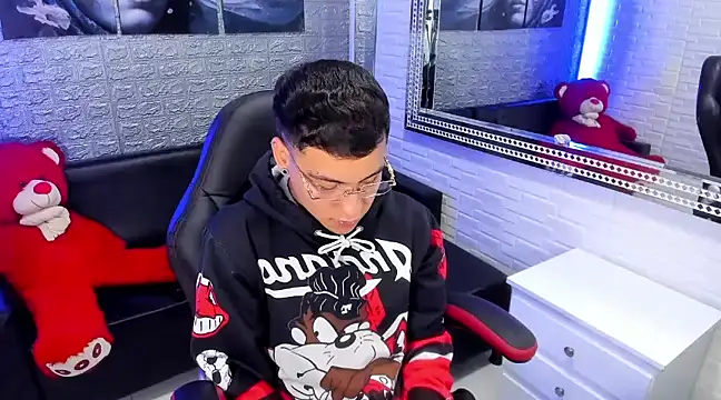 Snapshot of salvadorgomezx chatting on February 5, 2:08 am salvadorgomezx online show from February 5, 2:08 am