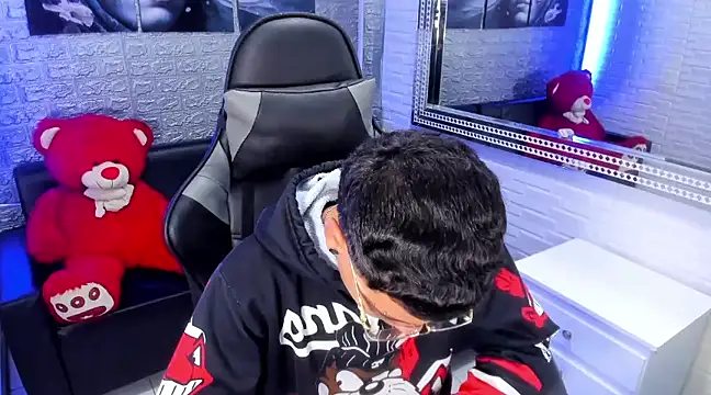 Snapshot of salvadorgomezx chatting on February 5, 8:54 am salvadorgomezx online show from February 5, 8:54 am