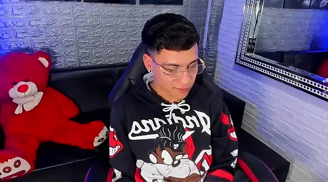 Snapshot of salvadorgomezx chatting on February 7, 12:50 pm salvadorgomezx online show from February 7, 12:50 pm