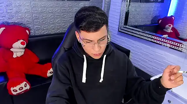 Snapshot of salvadorgomezx chatting on February 9, 3:32 am salvadorgomezx online show from February 9, 3:32 am