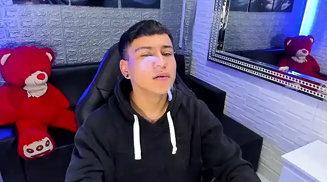 Snapshot of salvadorgomezx chatting on February 12, 5:05 am salvadorgomezx online show from February 12, 5:05 am