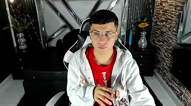 Snapshot of salvadorgomezx chatting on February 13, 2:45 am salvadorgomezx online show from February 13, 2:45 am