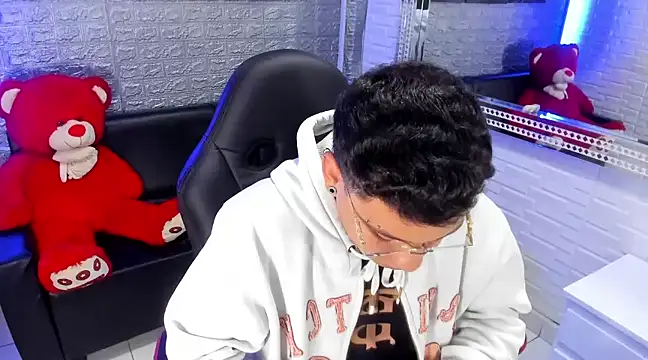 Snapshot of salvadorgomezx chatting on February 14, 6:34 am salvadorgomezx online show from February 14, 6:34 am