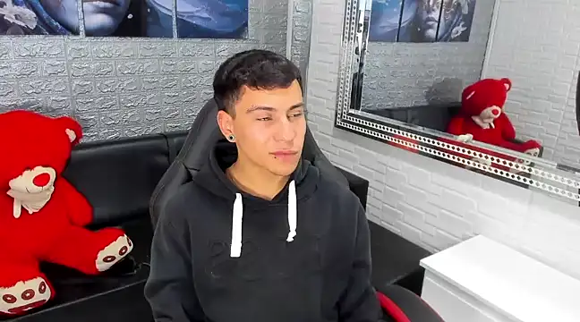 Snapshot of salvadorgomezx chatting on February 16, 1:27 pm salvadorgomezx online show from February 16, 1:27 pm