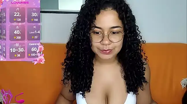 VitoriaFernandes online show from February 13, 6:27 pm