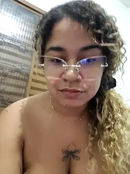 VitoriaFernandes online show from September 11, 2:33 am