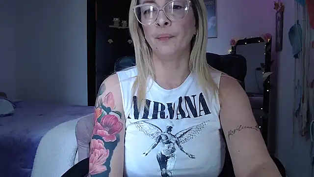 yulieth anamar online show from March 9, 6:11 pm