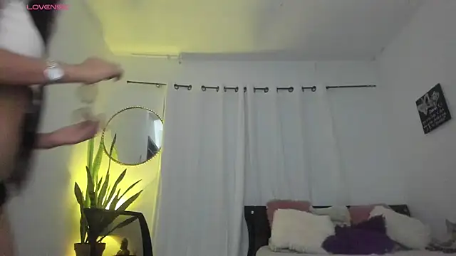 Snapshot of Sophie_sweett19 chatting on September 15, 10:54 pm Sophie sweett19 online show from September 15, 10:54 pm