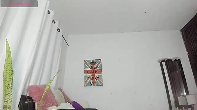 Snapshot of Sophie_sweett19 chatting on October 16, 2:01 am Sophie sweett19 online show from October 16, 2:01 am