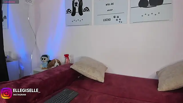 ElleGisellee online show from February 8, 1:20 am