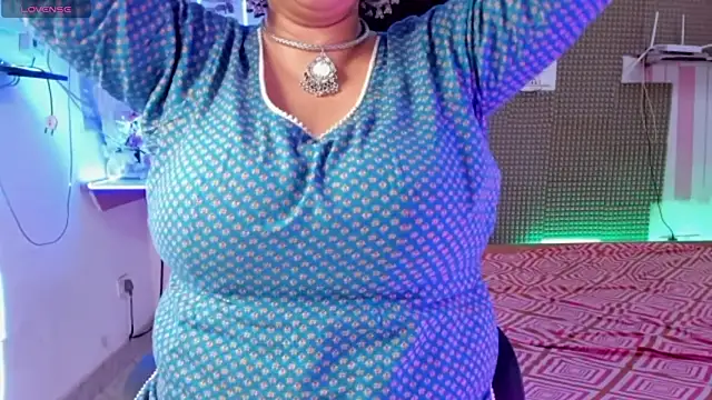 Snapshot of Gulabi_Queen chatting on March 1, 6:46 am Gulabi Queen online show from March 1, 6:46 am