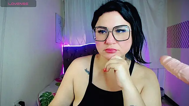 Snapshot of _curvy_latina chatting on March 18, 12:14 pm curvy latina online show from March 18, 12:14 pm