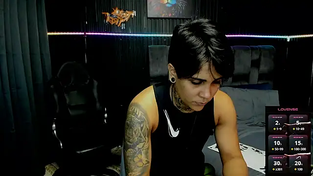 Snapshot of ZhoeStrong chatting on October 31, 9:49 pm ZhoeStrong online show from October 31, 9:49 pm