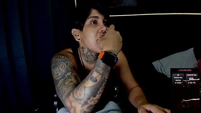 Snapshot of ZhoeStrong chatting on November 13, 9:25 pm ZhoeStrong online show from November 13, 9:25 pm