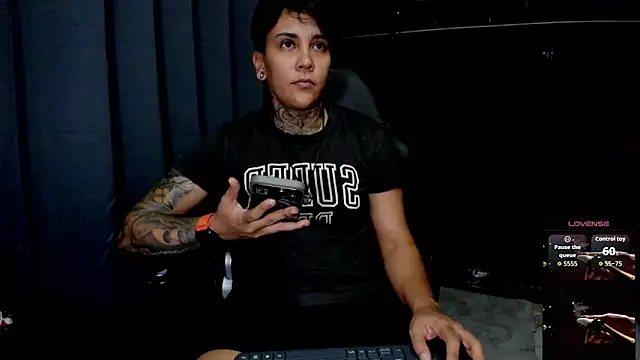 Snapshot of ZhoeStrong chatting on November 21, 8:51 pm ZhoeStrong online show from November 21, 8:51 pm