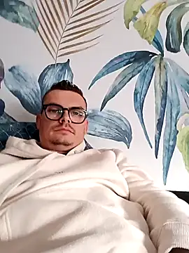 Snapshot of GLouglou19 chatting on September 13, 3:56 pm GLouglou19 online show from September 13, 3:56 pm