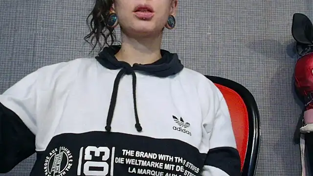 LusstCruella online show from March 6, 6:05 pm