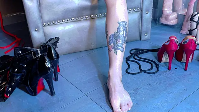 LusstCruella online show from November 5, 7:25 pm