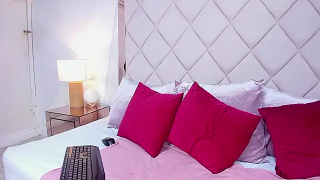 melaniee jones online show from February 4, 5:08 pm