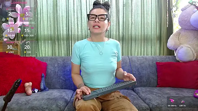 oriana thomson2 online show from November 6, 4:52 pm