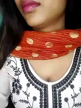 Snapshot of Sreya213 chatting on January 18, 5:04 pm Sreya213 online show from January 18, 5:04 pm