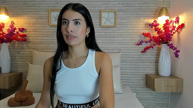 Snapshot of IssabellaLopez chatting on October 1, 12:22 pm IssabellaLopez online show from October 1, 12:22 pm