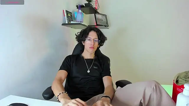 manu vera online show from October 18, 2:58 am