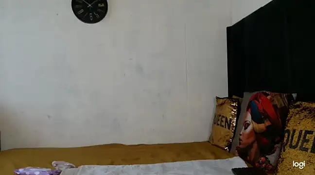 Snapshot of quenliyasa chatting on January 11, 8:33 am quenliyasa online show from January 11, 8:33 am