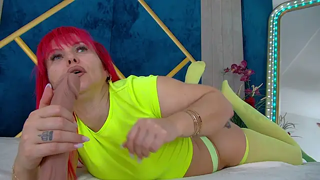 Foxxxy MILF online show from January 18, 5:11 am