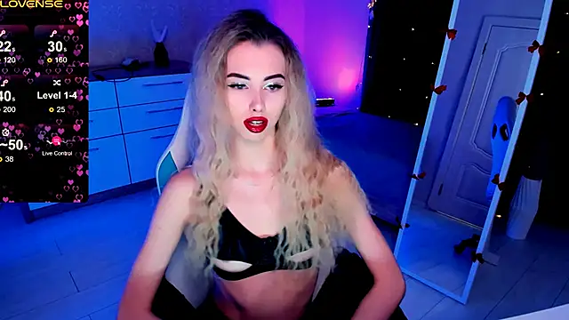 Snapshot of Emilia_Klar chatting on February 24, 7:33 am Emilia Klar online show from February 24, 7:33 am