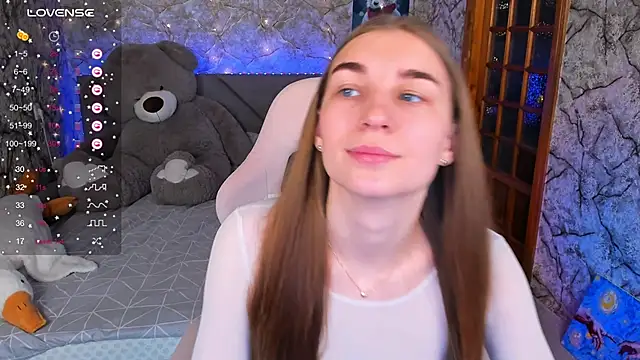 Snapshot of _flowersweeet_ chatting on November 4, 12:37 pm flowersweeet online show from November 4, 12:37 pm