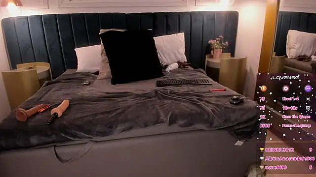 Snapshot of Issabella_Roa chatting on December 16, 10:56 pm Issabella Roa online show from December 16, 10:56 pm