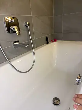 Snapshot of Sissy-Bee chatting on January 17, 7:27 pm Sissy-Bee online show from January 17, 7:27 pm