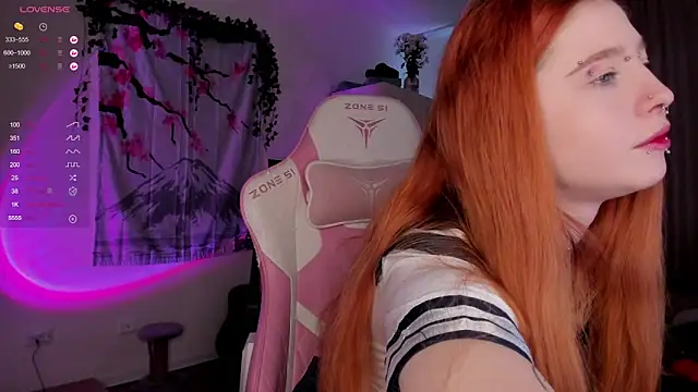 Snapshot of ScarletRos3 chatting on December 5, 10:23 am ScarletRos3 online show from December 5, 10:23 am